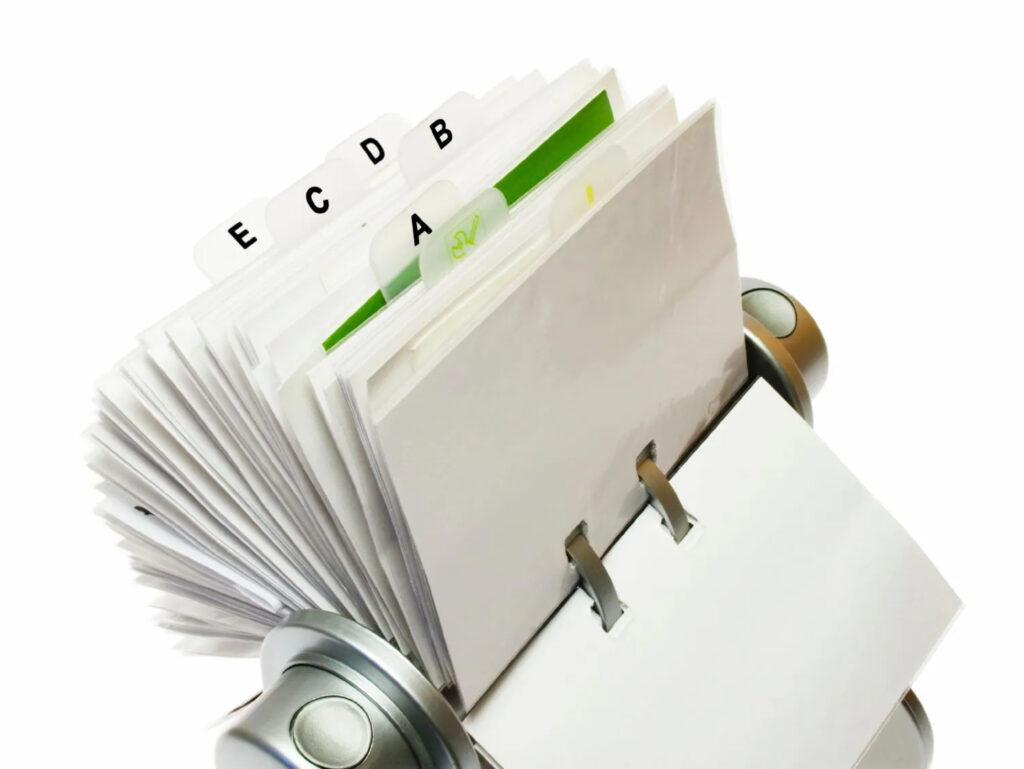 Ein aufgeklappter Register